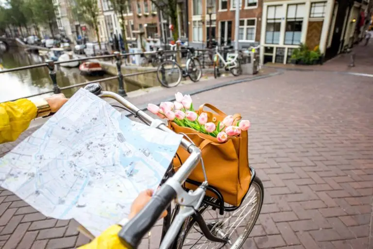 Ana Sayfa 36 Woman traveling in Amsterdam